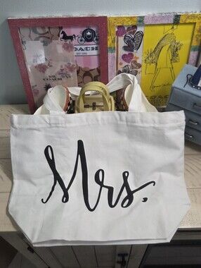(BUY NOW)Mrs. White Canvas Tote Bag with Black Script,Zippered Closure, NWOT